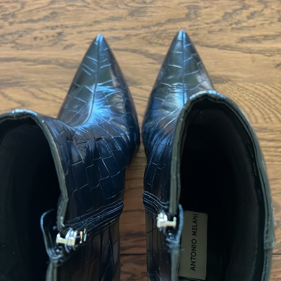 Black faux crocodile Booties - Picture 2 of 5